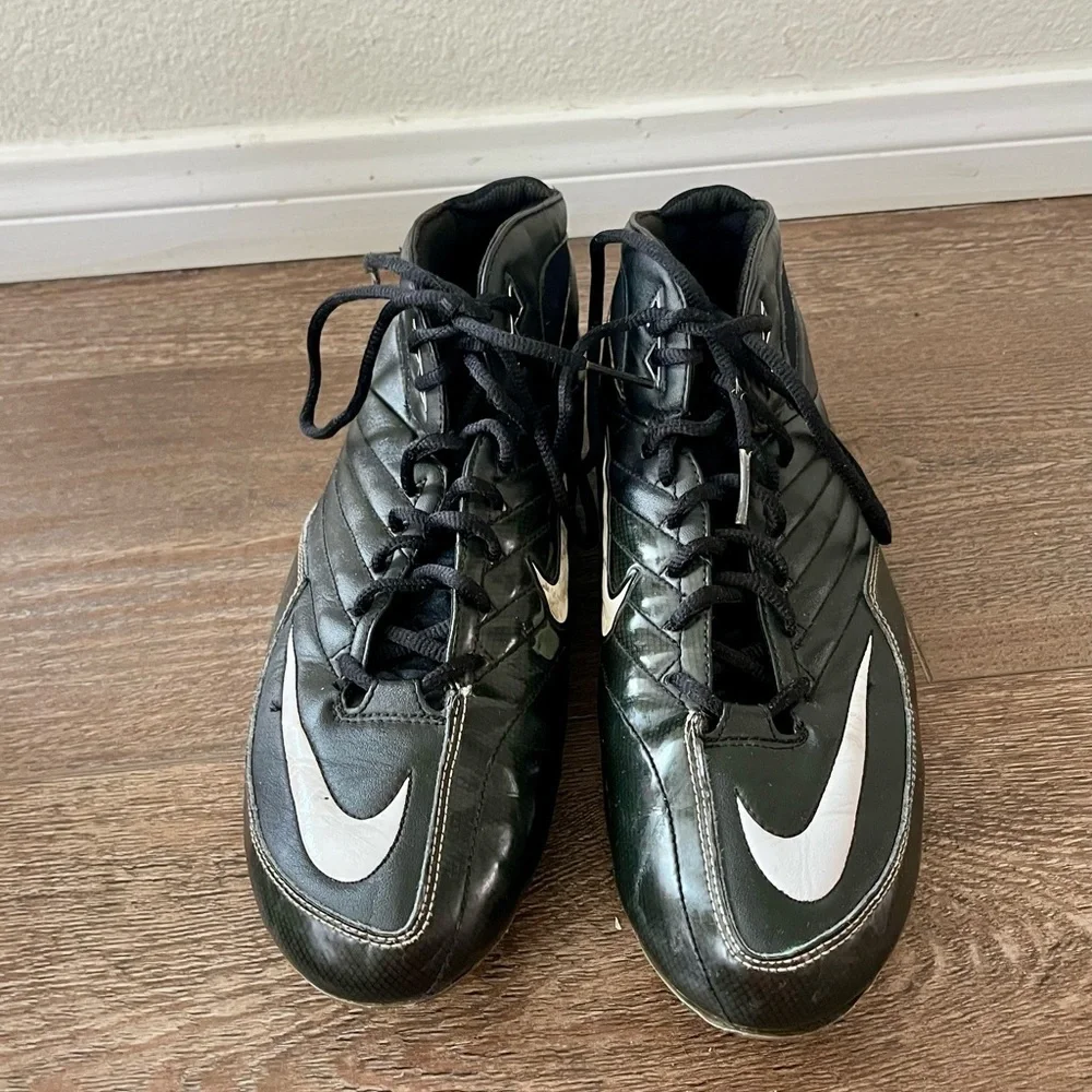 Nike Black and White Athletic Cleats